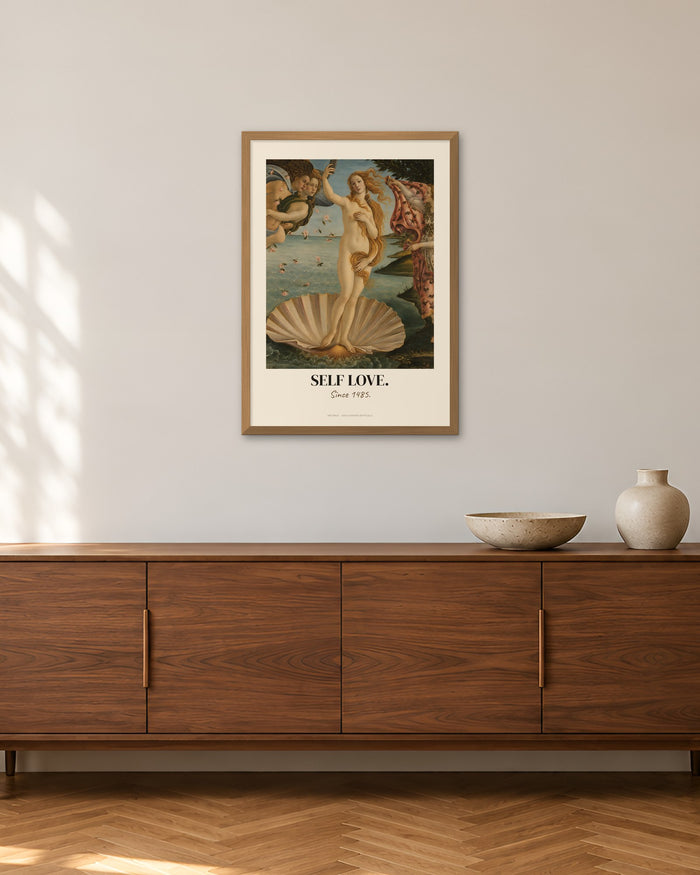 Die Geburt der Venus – „Self Love“ | Klassiker neu gedacht – 50 × 70 cm im Holzrahmen – Raumansicht – Art Bros