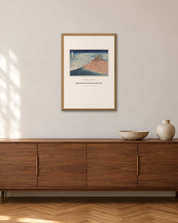 Südwind bei klarem Himmel (Roter Fuji) – Katsushika Hokusai – 50 × 70 cm im Holzrahmen – Raumansicht – Art Bros