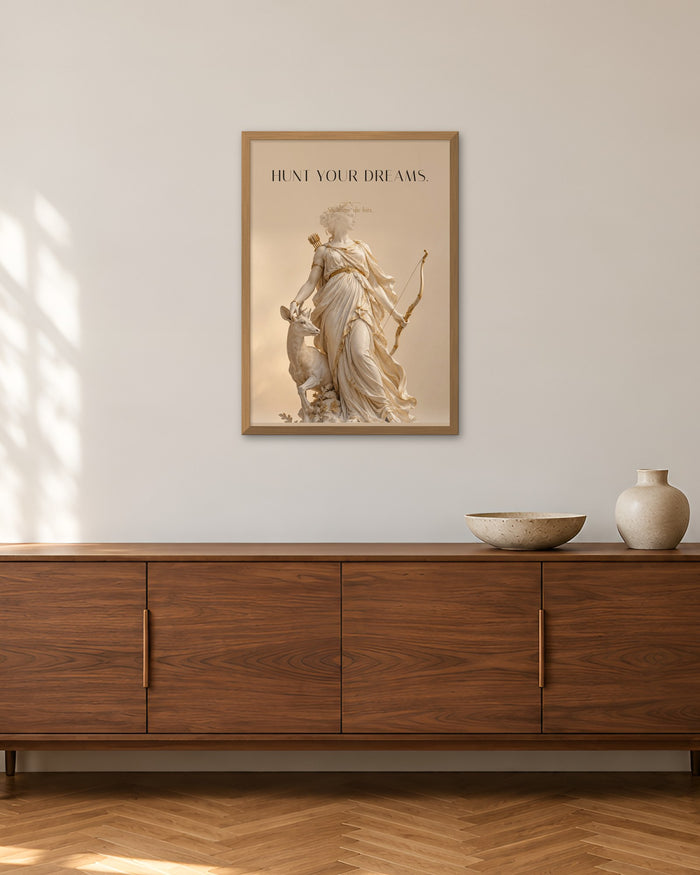 Hunt Your Dreams – Artemis Poster – 50 × 70 cm im Holzrahmen – Raumansicht – Art Bros