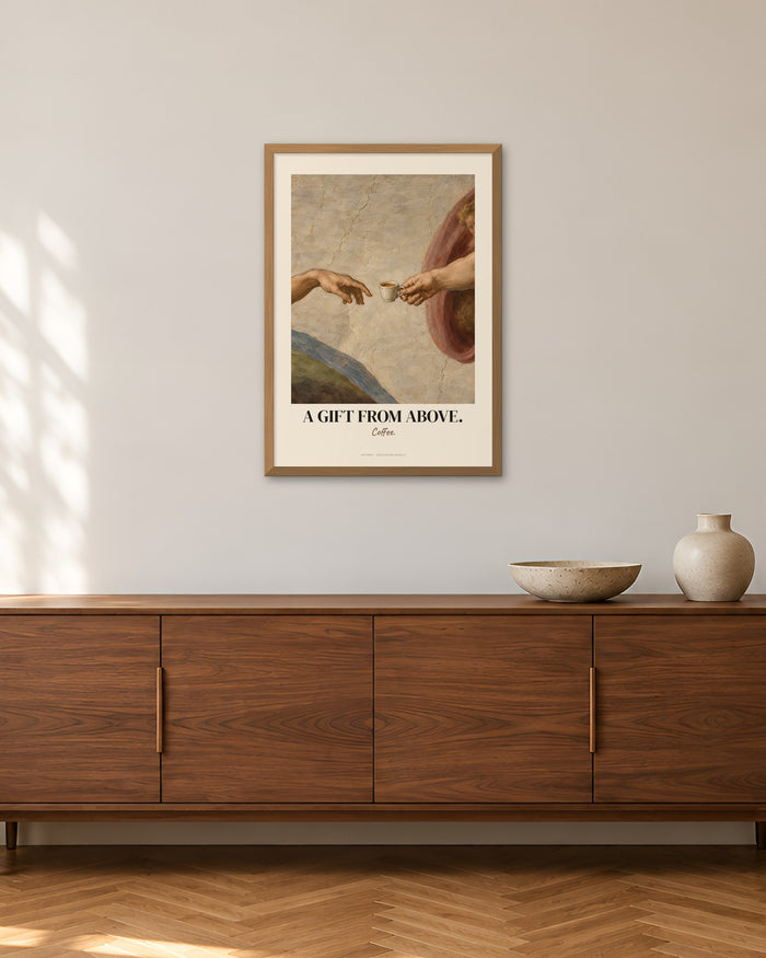 Die Erschaffung Adams – „A Gift From Above“ | Klassiker neu gedacht – 50 × 70 cm im Holzrahmen – Raumansicht – Art Bros
