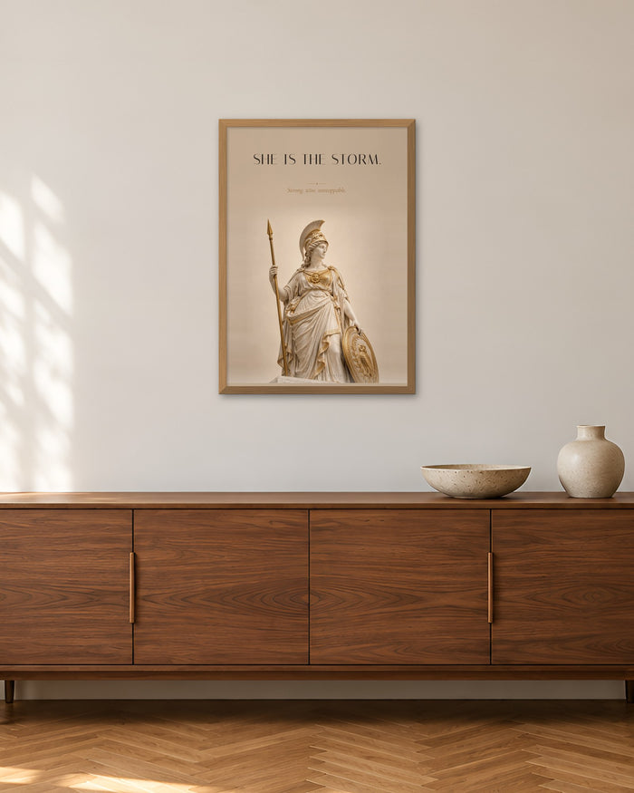 She Is the Storm – Athena Poster – 50 × 70 cm im Holzrahmen – Raumansicht – Art Bros