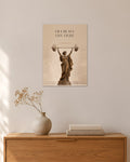 Lift Heavy. Live Light – Gewichtheberin Poster – 30 × 42 cm ohne Rahmen – Raumansicht – Art Bros