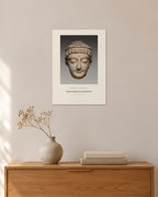 Kopf des Bodhisattva Avalokiteshvara – Gandhara, Kuschana-Zeit – 30 × 42 cm ohne Rahmen – Raumansicht – Art Bros