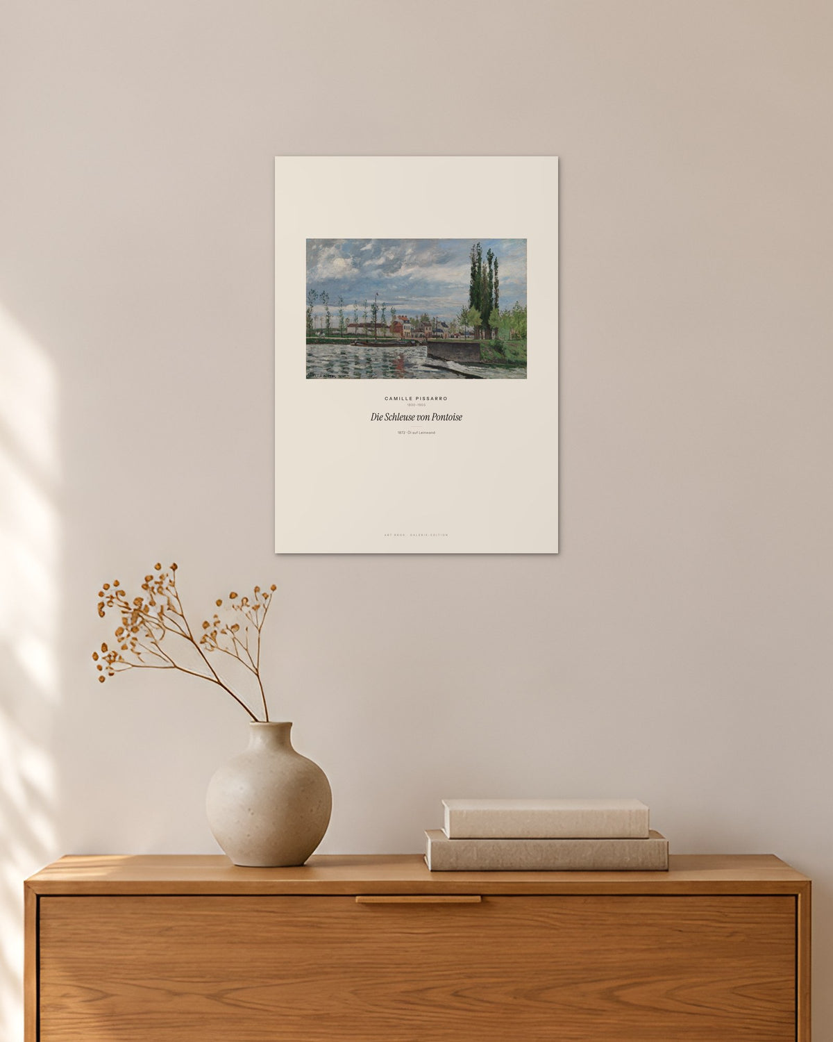Die Schleuse von Pontoise – Camille Pissarro – 30 × 42 cm ohne Rahmen – Raumansicht – Art Bros