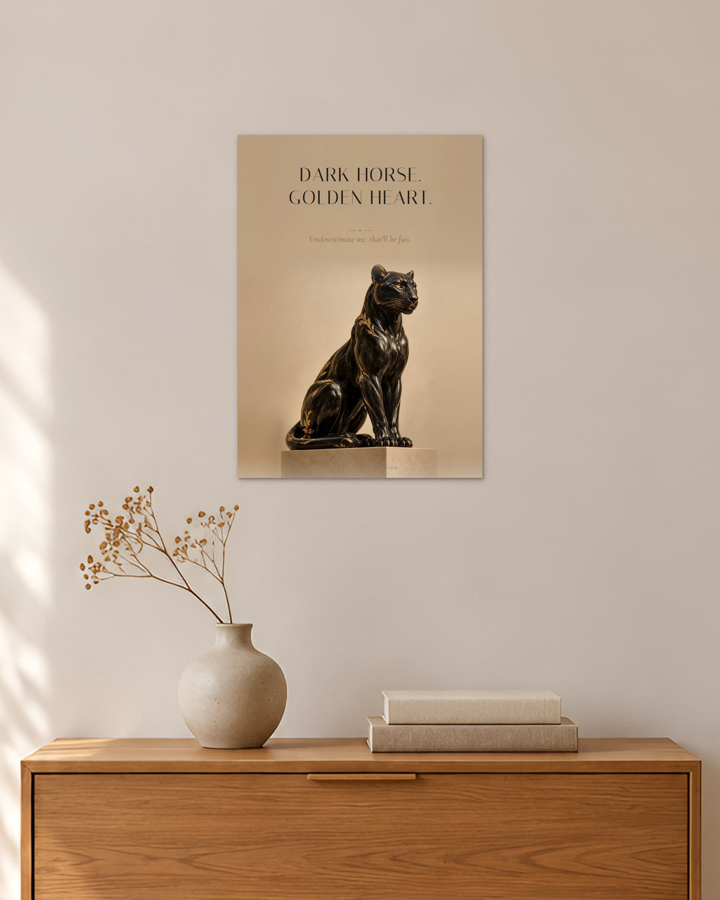 Dark Horse. Golden Heart – Panther Poster – 30 × 42 cm ohne Rahmen – Raumansicht – Art Bros