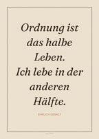 Spruch-Poster Ordnung ist das halbe Leben. Ich lebe in der anderen Hälfte – Art Bros