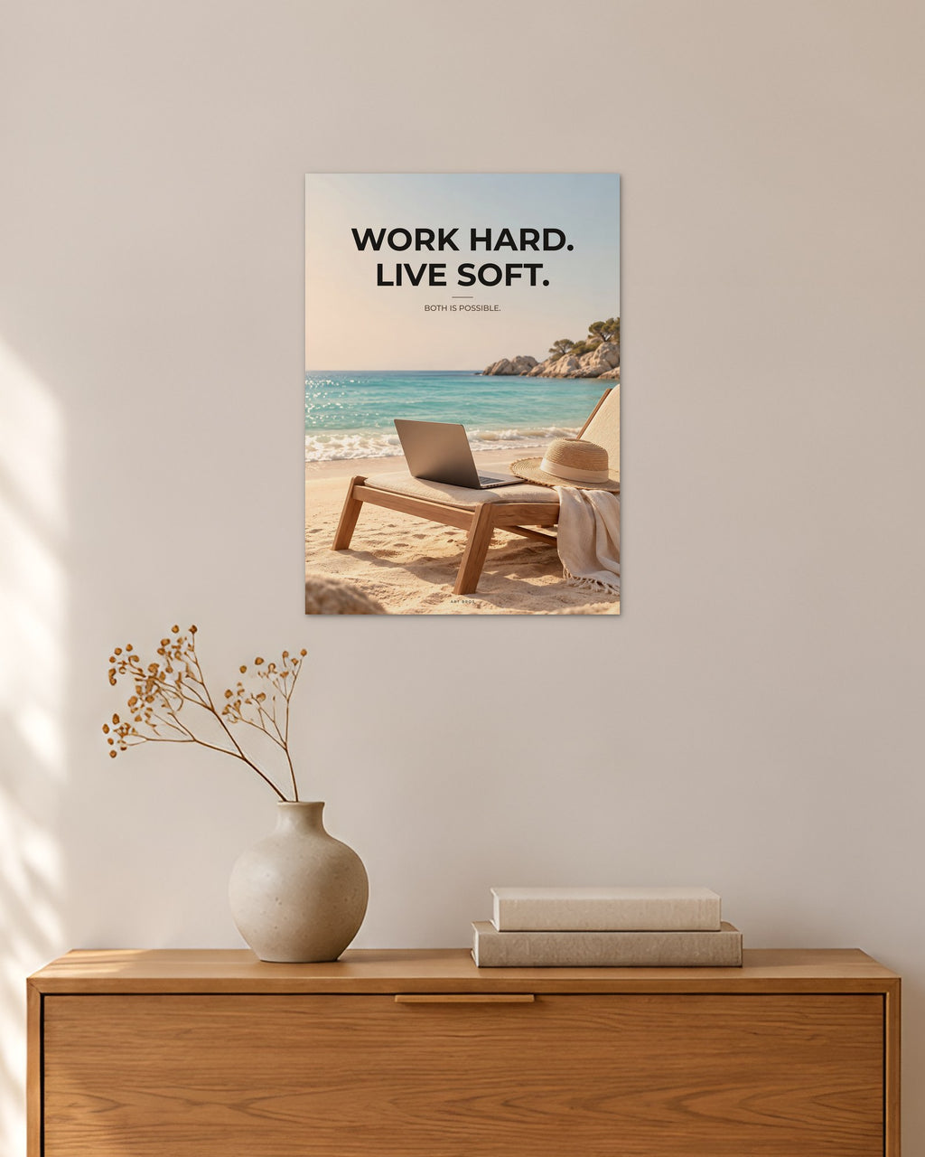 „Work Hard. Live Soft“ – Geld & Business Poster – 30 × 42 cm ohne Rahmen – Raumansicht – Art Bros