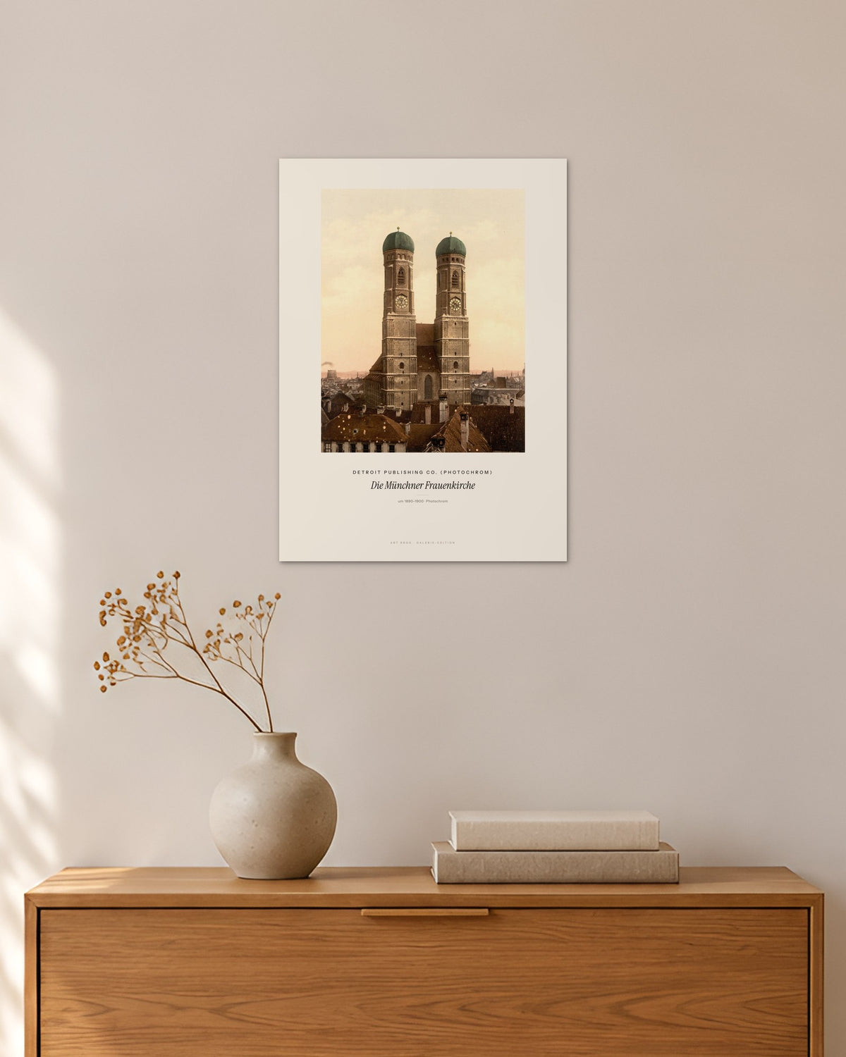 Die Münchner Frauenkirche – Detroit Publishing Co. (Photochrom) – 30 × 42 cm ohne Rahmen – Raumansicht – Art Bros