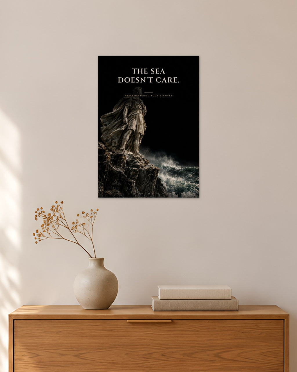 The Sea Doesn't Care – Klippe Poster – 30 × 42 cm ohne Rahmen – Raumansicht – Art Bros