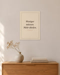 „Weniger müssen. Mehr dürfen“ – Spruch-Poster – 30 × 42 cm ohne Rahmen – Raumansicht – Art Bros