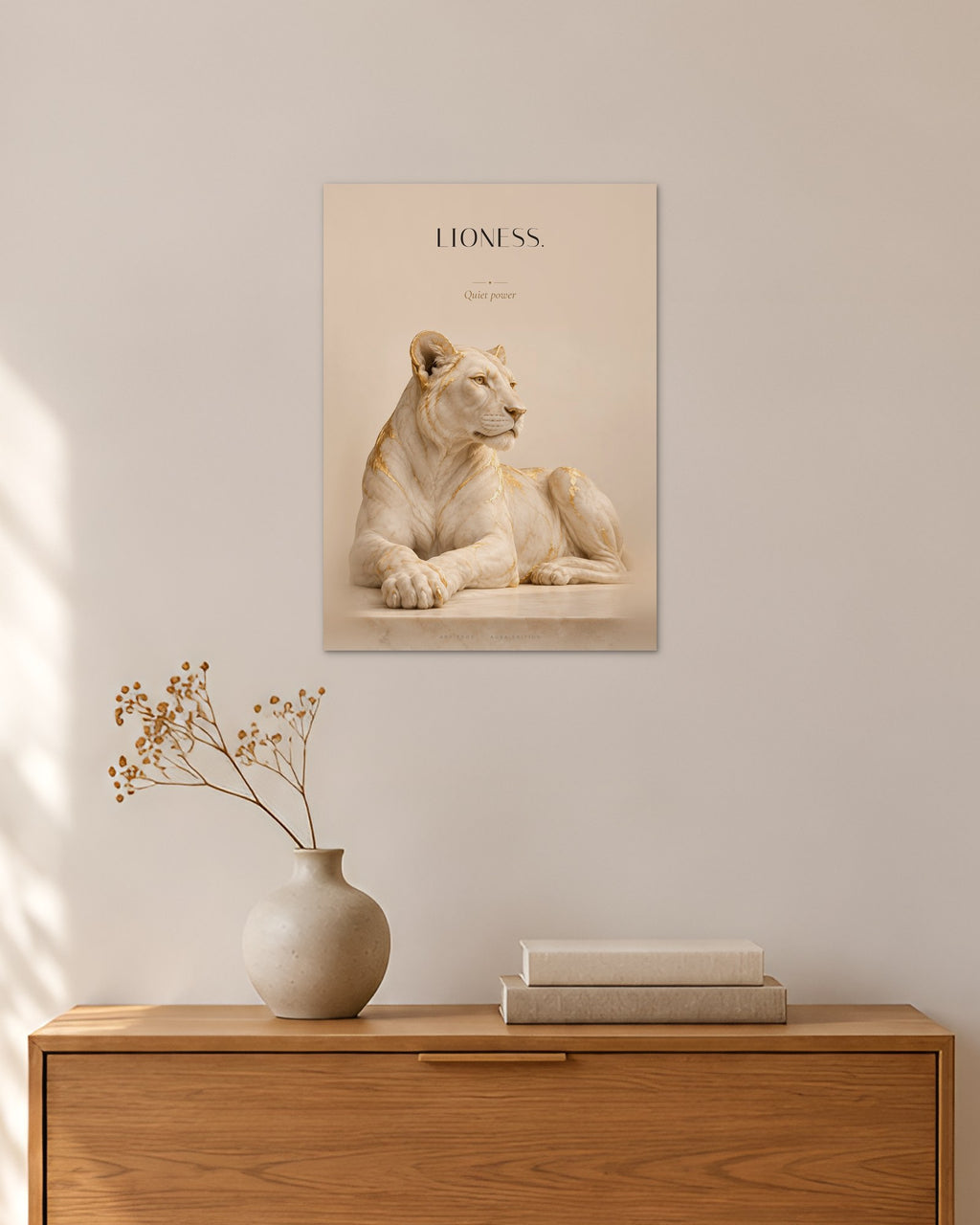 Lioness – Löwin Marmor Poster – 30 × 42 cm ohne Rahmen – Raumansicht – Art Bros