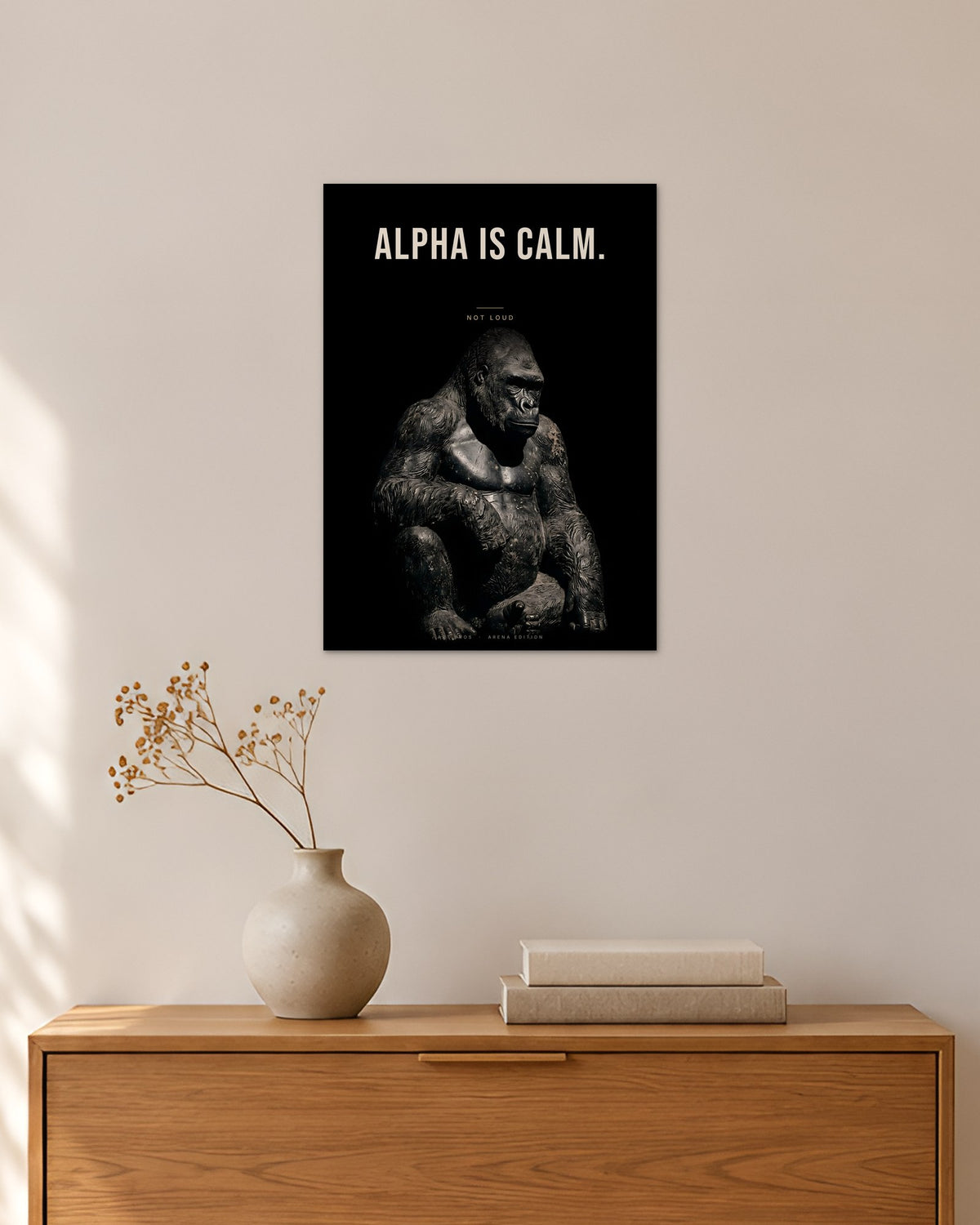 Alpha Is Calm – Gorilla Poster – 30 × 42 cm ohne Rahmen – Raumansicht – Art Bros