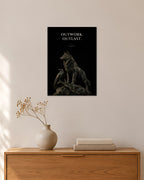 Outwork. Outlast – Wolf und Rabe Poster – 30 × 42 cm ohne Rahmen – Raumansicht – Art Bros