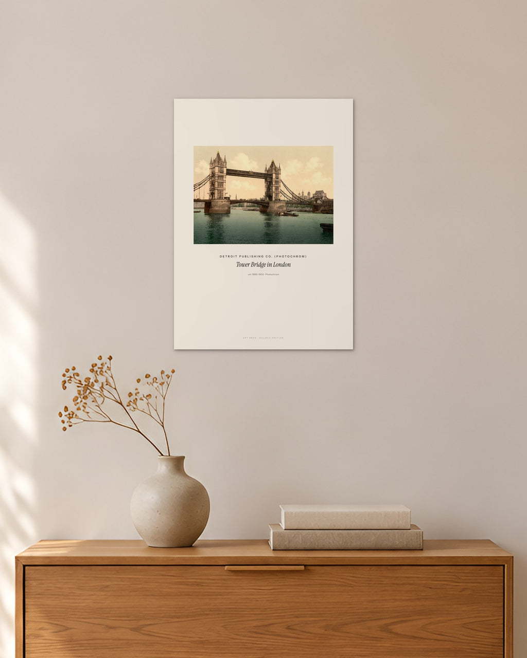 Tower Bridge in London – Detroit Publishing Co. (Photochrom) – 30 × 42 cm ohne Rahmen – Raumansicht – Art Bros