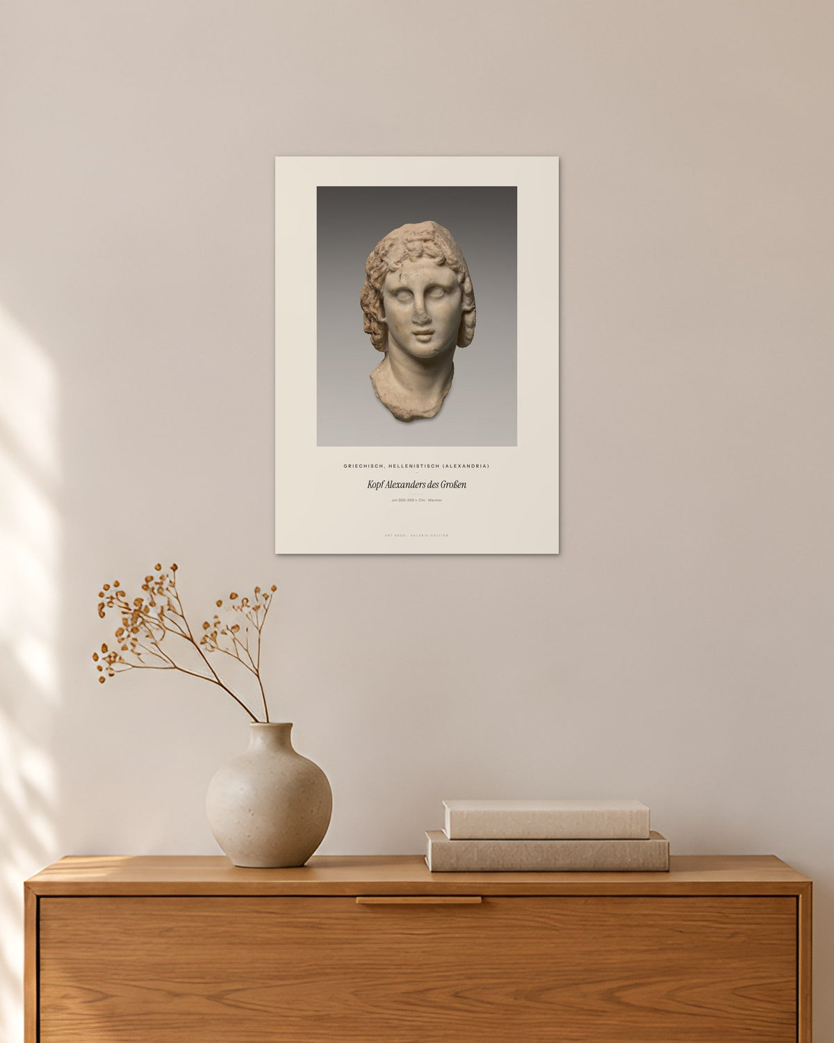Kopf Alexanders des Großen – Griechisch, hellenistisch (Alexandria) – 30 × 42 cm ohne Rahmen – Raumansicht – Art Bros