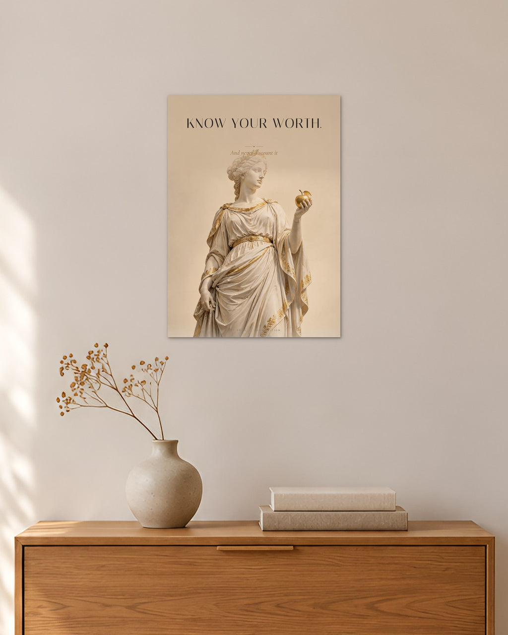 Know Your Worth – Goldener Apfel Poster – 30 × 42 cm ohne Rahmen – Raumansicht – Art Bros