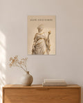Know Your Worth – Goldener Apfel Poster – 30 × 42 cm ohne Rahmen – Raumansicht – Art Bros
