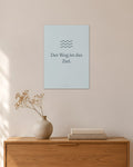„Der Weg ist das Ziel“ – Spruch-Poster – 30 × 42 cm ohne Rahmen – Raumansicht – Art Bros