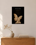 Transform – Goldener Schmetterling Poster – 30 × 42 cm ohne Rahmen – Raumansicht – Art Bros