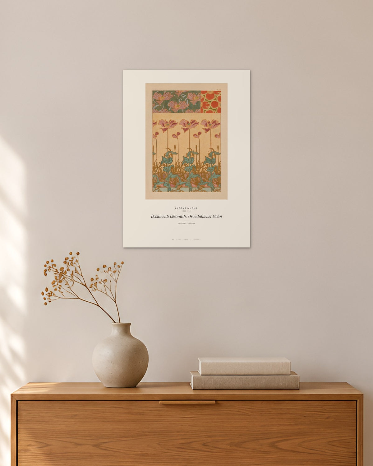 Documents Décoratifs: Orientalischer Mohn – Alfons Mucha – 30 × 42 cm ohne Rahmen – Raumansicht – Art Bros