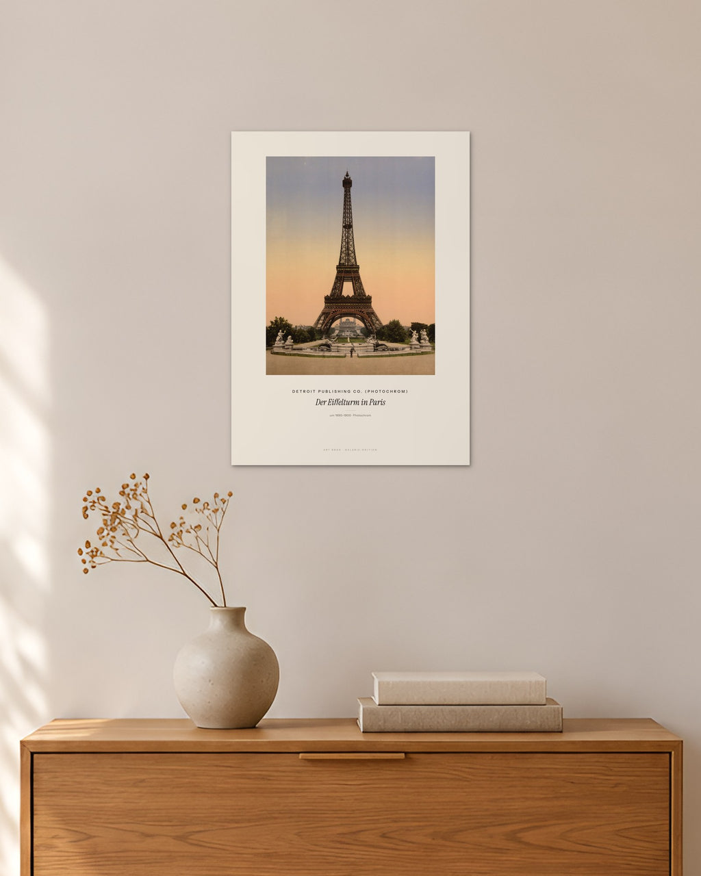 Der Eiffelturm in Paris – Detroit Publishing Co. (Photochrom) – 30 × 42 cm ohne Rahmen – Raumansicht – Art Bros