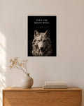 Feed the Right Wolf – Wolfskopf Poster – 30 × 42 cm ohne Rahmen – Raumansicht – Art Bros