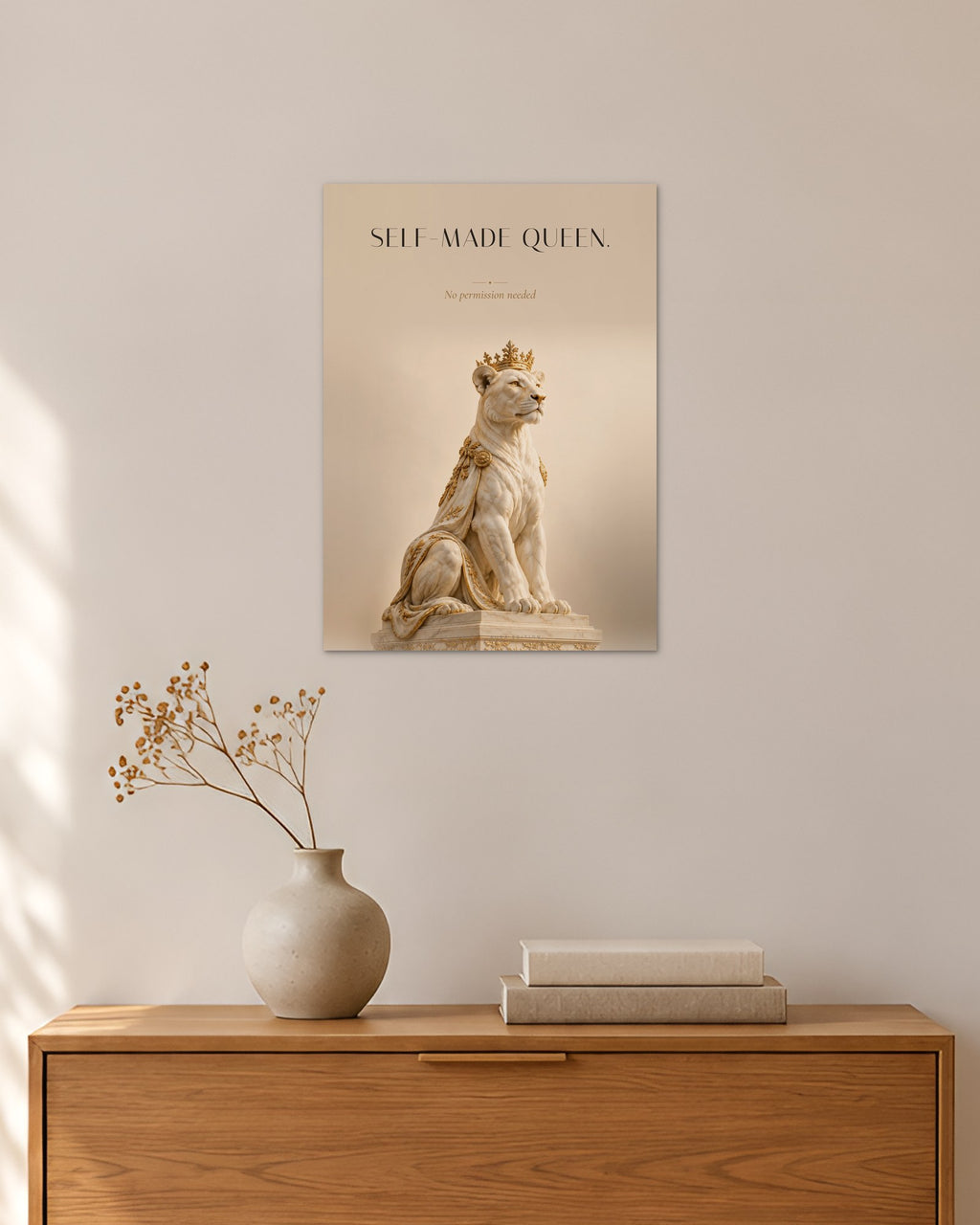 Self-made Queen – Gekrönte Löwin Poster – 30 × 42 cm ohne Rahmen – Raumansicht – Art Bros
