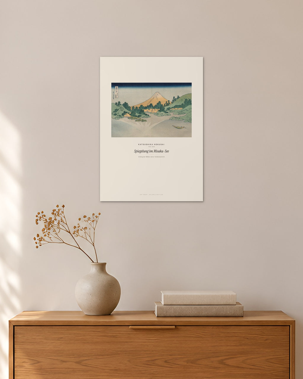 Spiegelung im Misaka-See – Katsushika Hokusai – 30 × 42 cm ohne Rahmen – Raumansicht – Art Bros