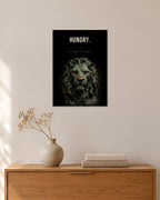 Hungry – Löwenkopf Poster – 30 × 42 cm ohne Rahmen – Raumansicht – Art Bros