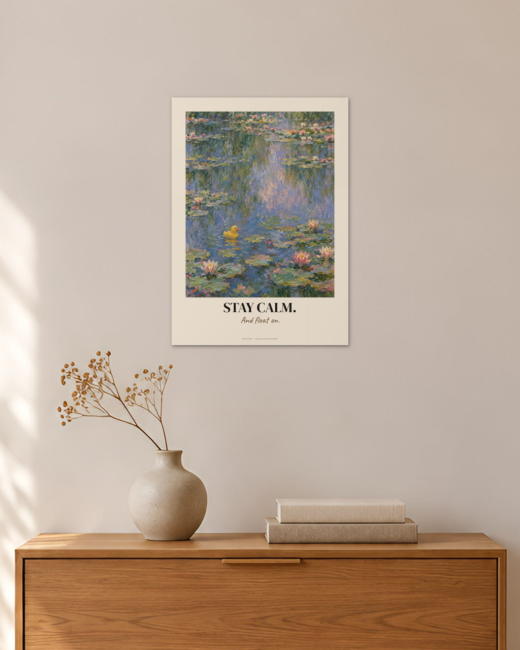 Seerosen – „Stay Calm“ | Klassiker neu gedacht – 30 × 42 cm ohne Rahmen – Raumansicht – Art Bros