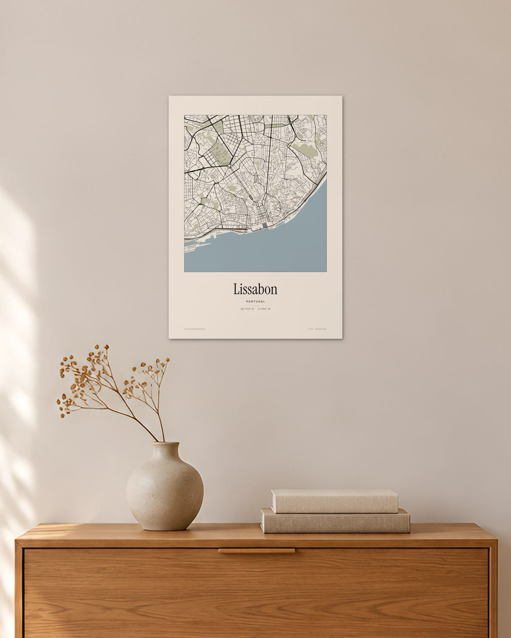 Lissabon Stadtplan – Wandbild – 30 × 42 cm ohne Rahmen – Raumansicht – Art Bros