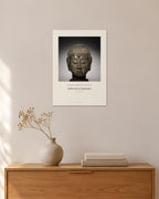 Buddha-Kopf aus Xiangtangshan – Chinesisch, Nördliche Qi-Dynastie – 30 × 42 cm ohne Rahmen – Raumansicht – Art Bros